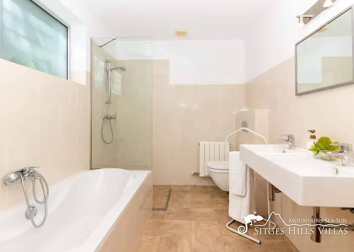 Lucere With Private Pool Near Sitges 빌라