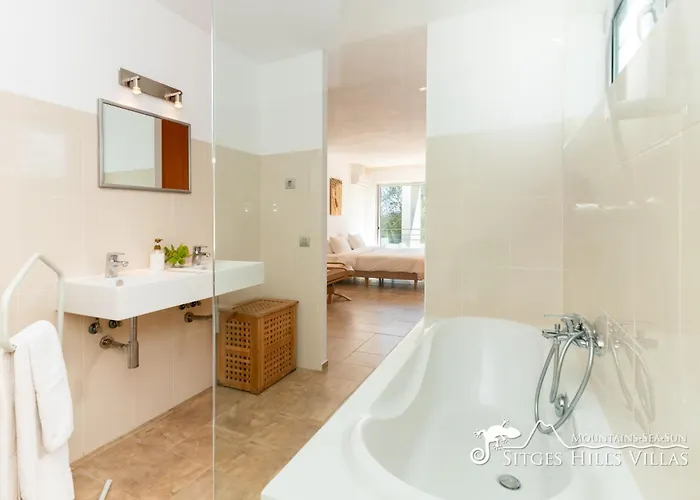 Lucere With Private Pool Near Sitges * 올리벨라