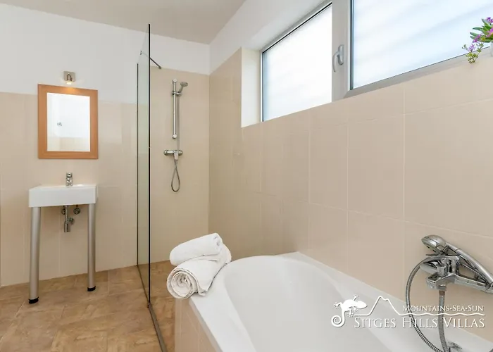 Lucere With Private Pool Near Sitges * 올리벨라